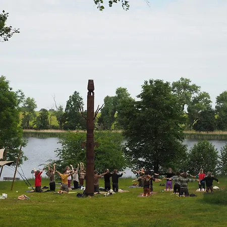 Trabi- Am Naturteich ماخرن