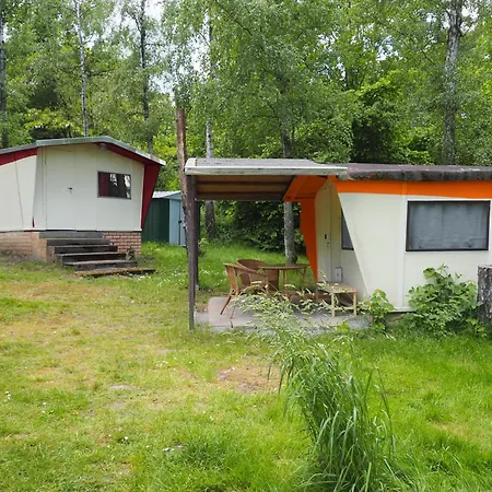 Trabi- Am Naturteich * ماخرن